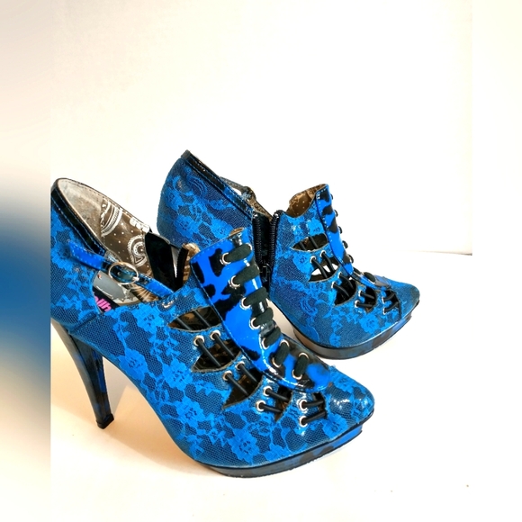 Beautiful Blue and Black Dollhouse Stilletos Size 6.5 - Picture 6 of 11